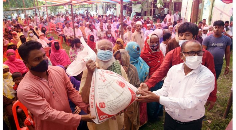 ABG Bashundhara distributes relief among 6,000 families at Rupganj
